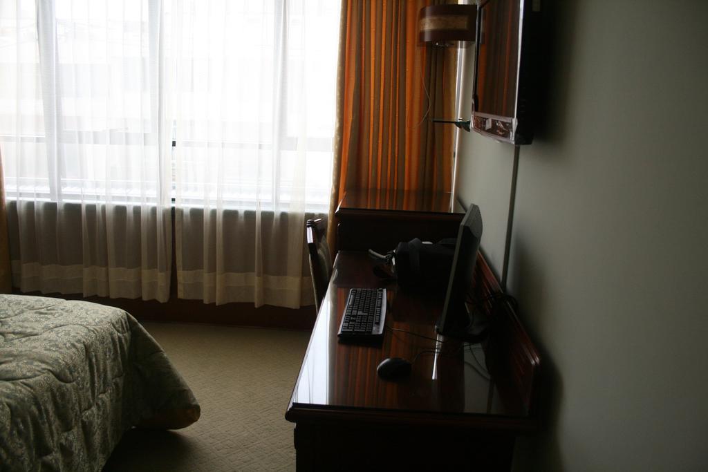 Hotel Oro Inn Lima Bilik gambar